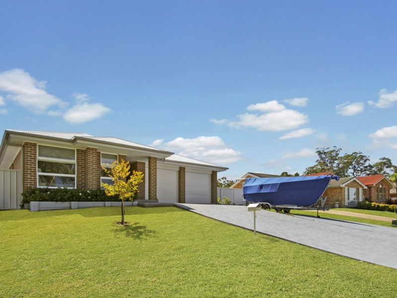 8 Durnford Place, St Georges Basin NSW 2540