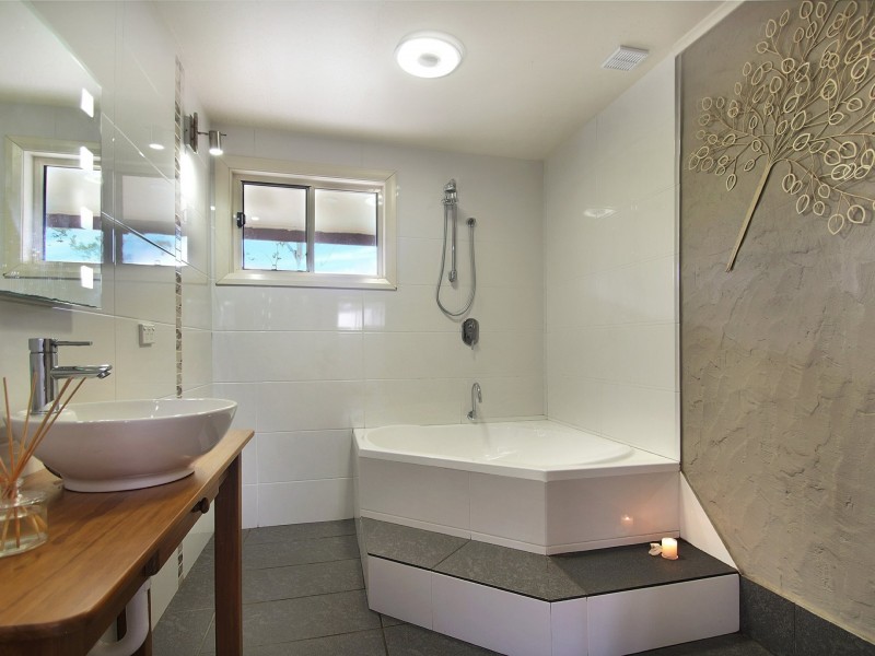 49 Hayward Road, Wandandian NSW 2540