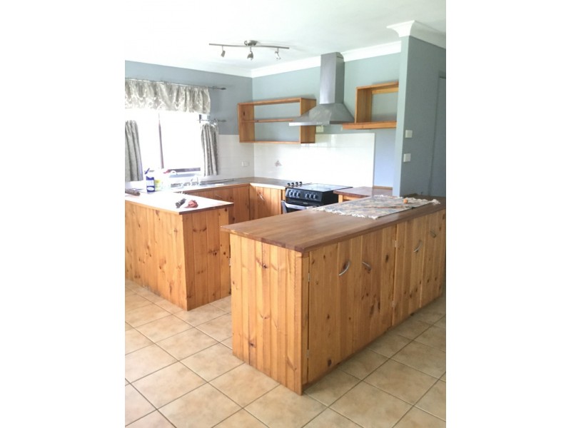 15 JUNE AVE, Basin View NSW 2540