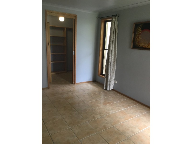 15 JUNE AVE, Basin View NSW 2540