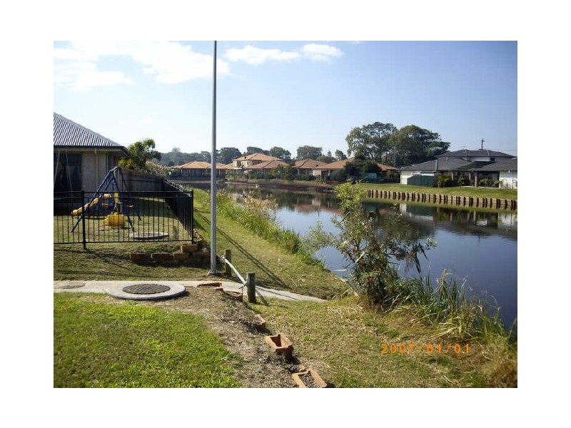 16 Apollo Cr, Beachmere QLD 4510