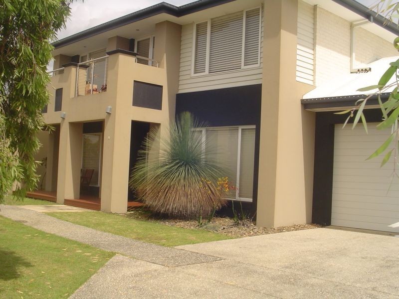 2 Whiteoak Pl, Caboolture QLD 4510