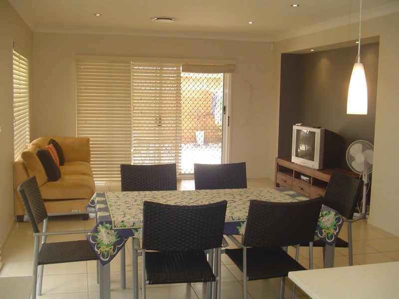2 Whiteoak Pl, Caboolture QLD 4510