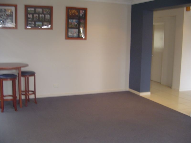 2 Whiteoak Pl, Caboolture QLD 4510