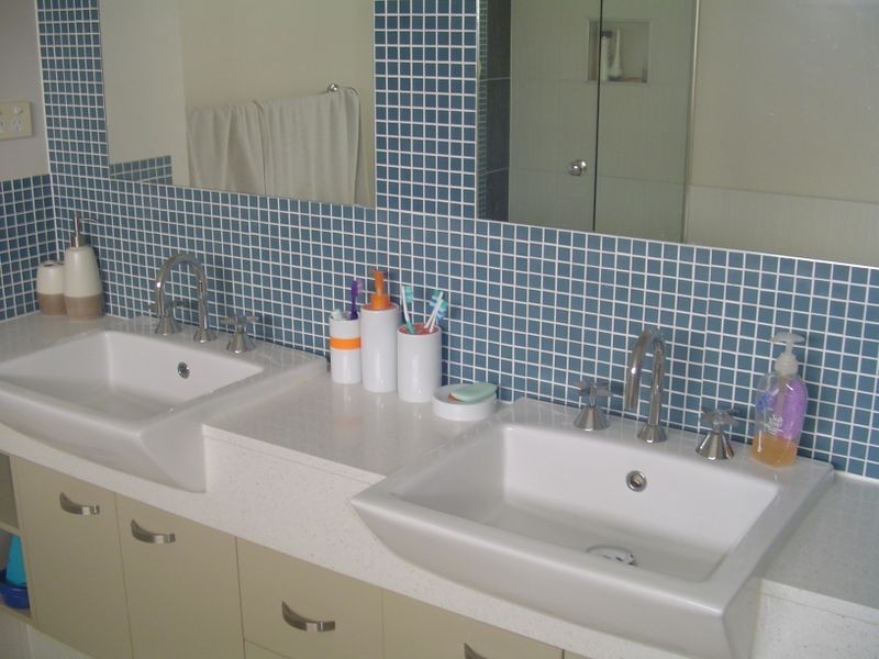 2 Whiteoak Pl, Caboolture QLD 4510