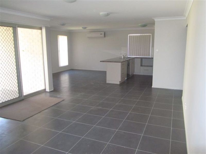 2/4 Kalungi Crt, Morayfield QLD 4506