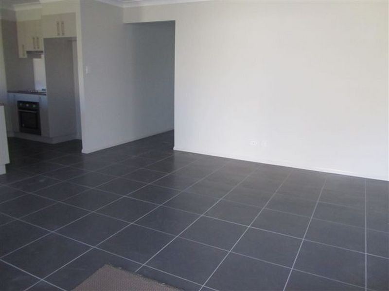 2/4 Kalungi Crt, Morayfield QLD 4506