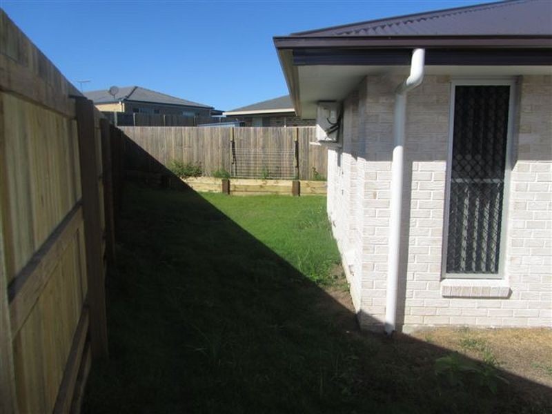 2/4 Kalungi Crt, Morayfield QLD 4506