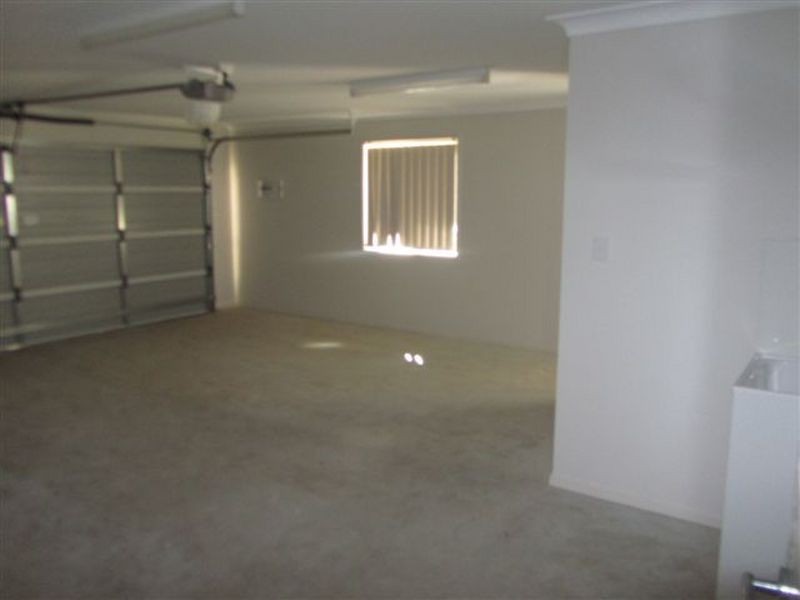 2/4 Kalungi Crt, Morayfield QLD 4506