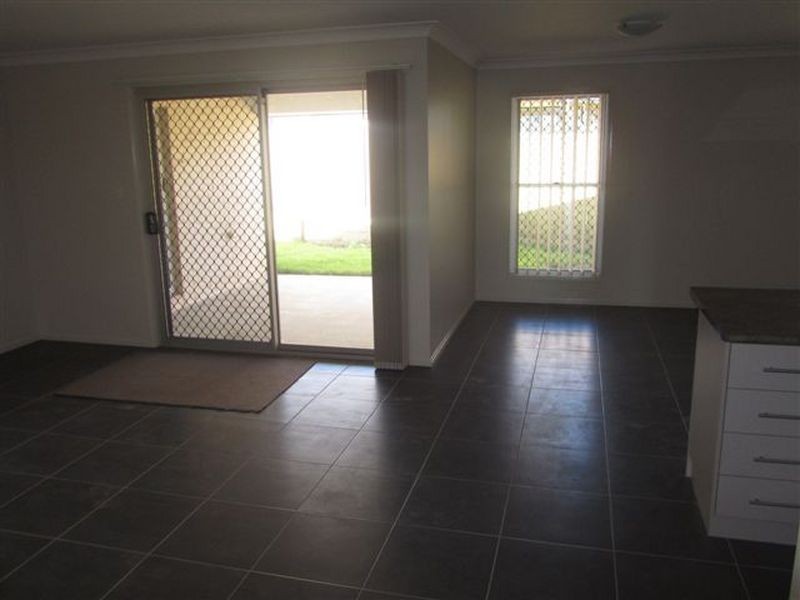 2/4 Kalungi Crt, Morayfield QLD 4506