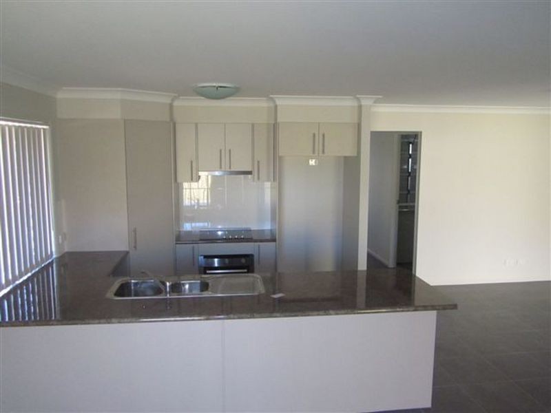 2/4 Kalungi Crt, Morayfield QLD 4506