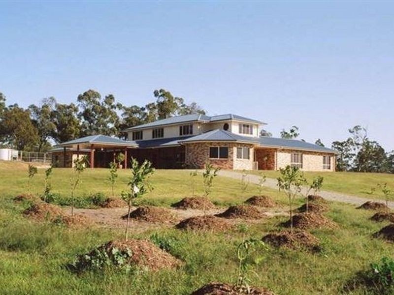 136 Mansfield Rd, Elimbah QLD 4516