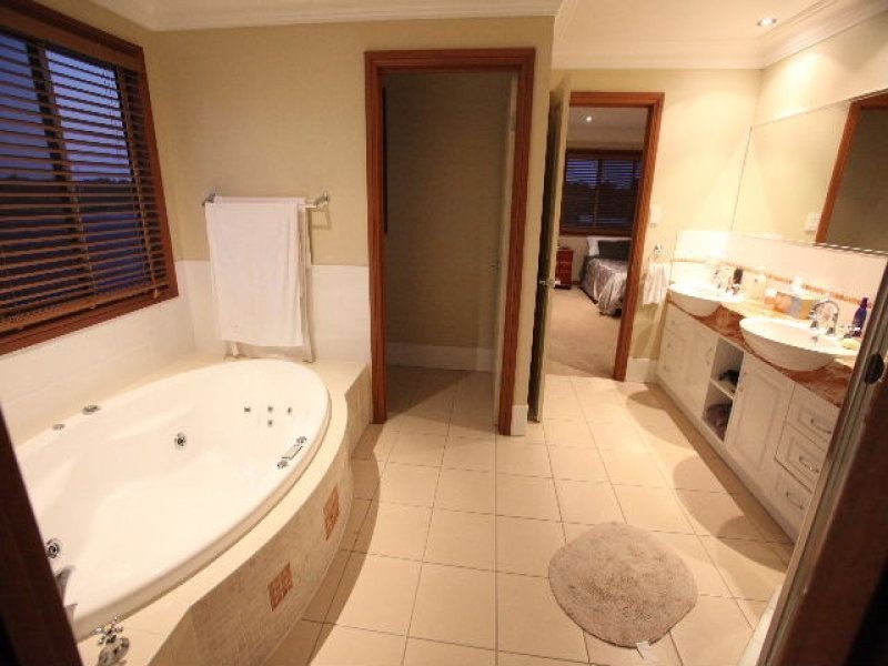 136 Mansfield Rd, Elimbah QLD 4516