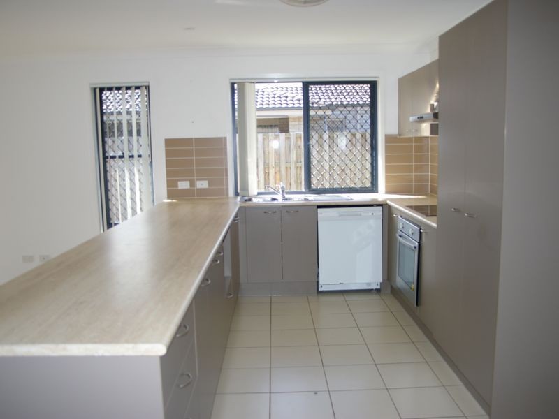 16 Hollywood Ave, Bellmere QLD 4510