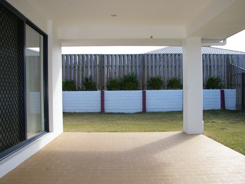 16 Hollywood Ave, Bellmere QLD 4510