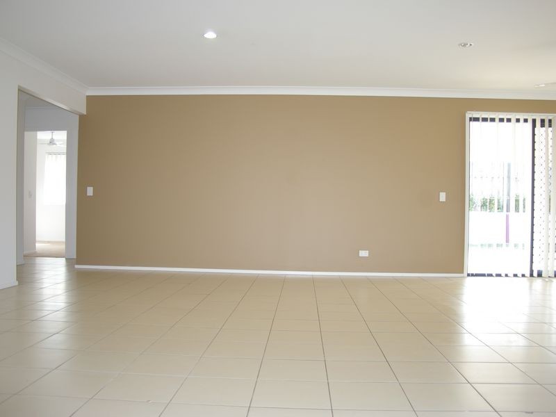 16 Hollywood Ave, Bellmere QLD 4510