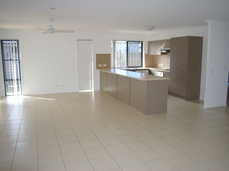 16 Hollywood Ave, Bellmere QLD 4510