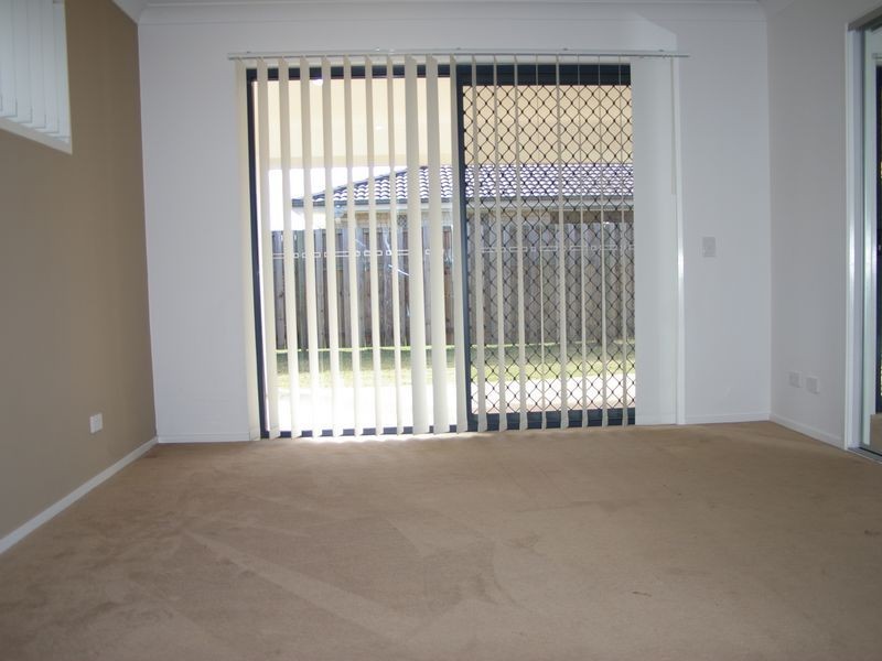 16 Hollywood Ave, Bellmere QLD 4510