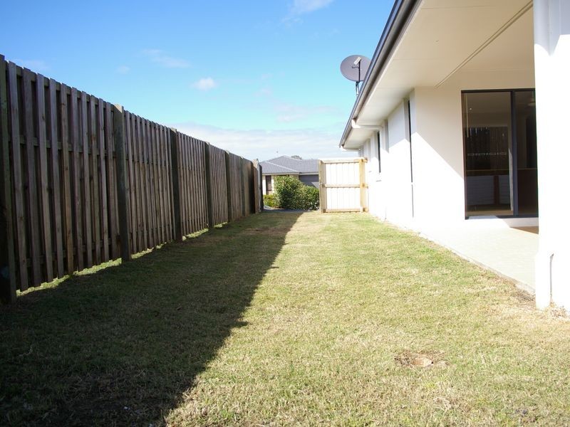 16 Hollywood Ave, Bellmere QLD 4510