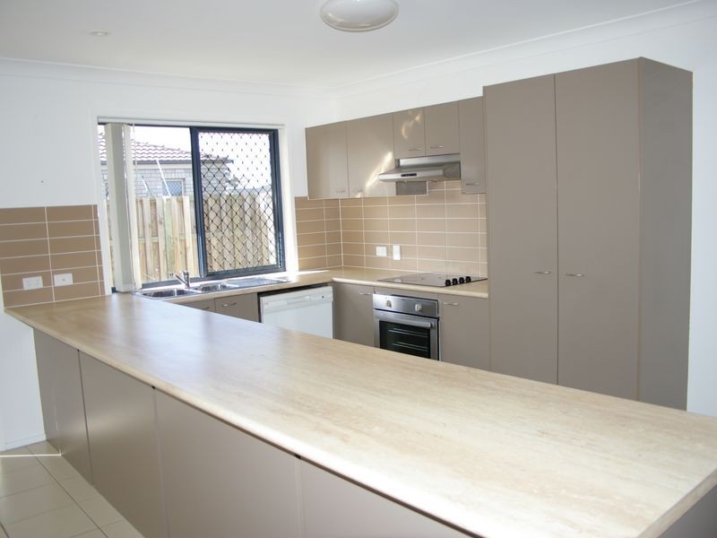 16 Hollywood Ave, Bellmere QLD 4510