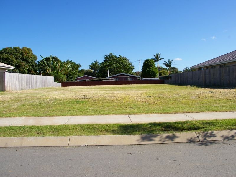 16 Adam St, Beachmere QLD 4510