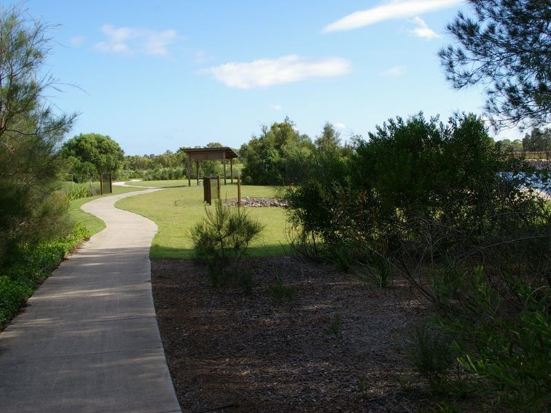 16 Adam St, Beachmere QLD 4510