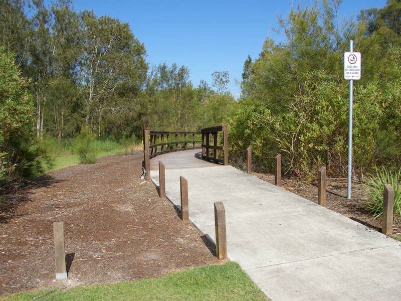 16 Adam St, Beachmere QLD 4510