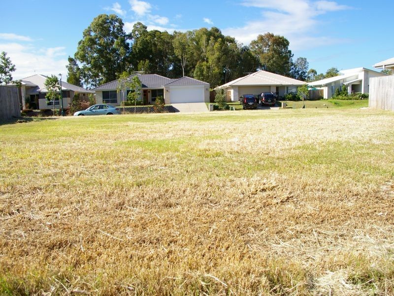 16 Adam St, Beachmere QLD 4510