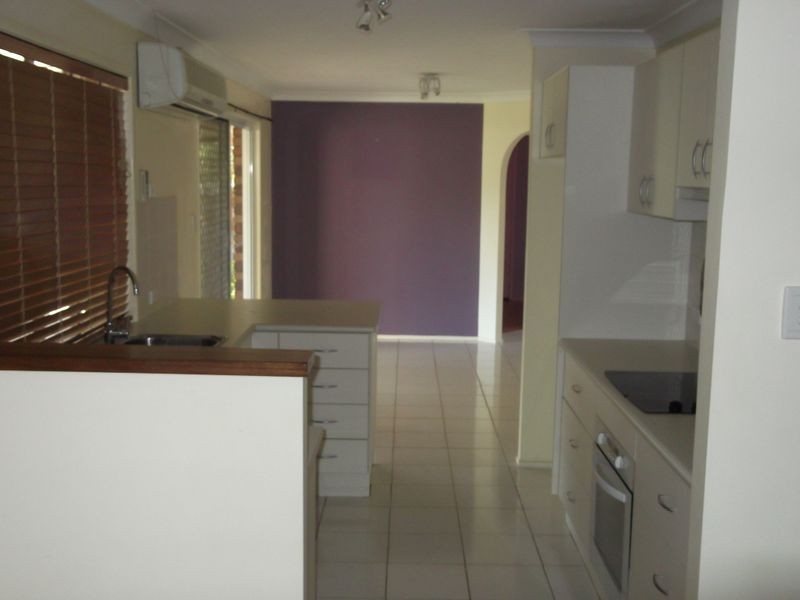 5 Crestleigh Ct, Morayfield QLD 4506