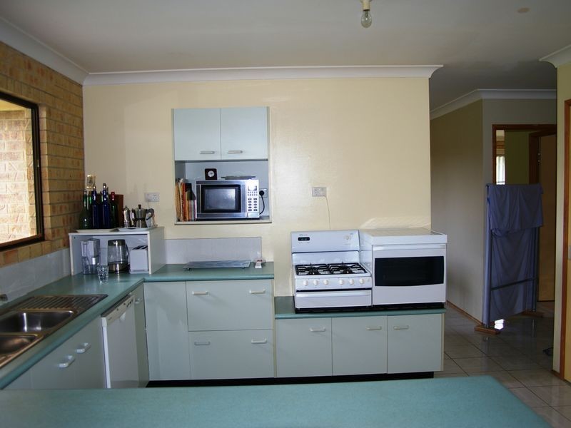64 Hamilton Rd, Elimbah QLD 4516