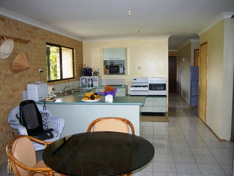 64 Hamilton Rd, Elimbah QLD 4516