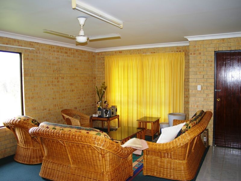 64 Hamilton Rd, Elimbah QLD 4516