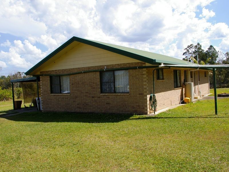 64 Hamilton Rd, Elimbah QLD 4516