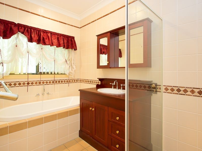 136 Uhlmann Rd, Burpengary QLD 4505