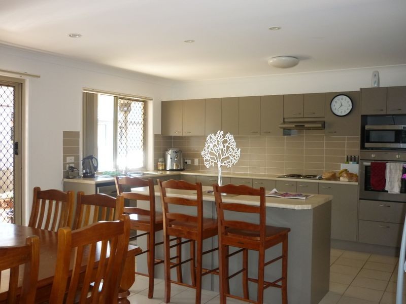 254 Bestman Rd, Sandstone Point QLD 4511