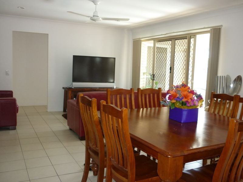 254 Bestman Rd, Sandstone Point QLD 4511