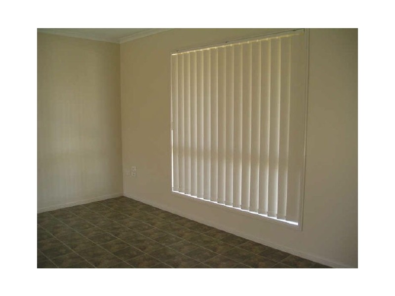 27 Crestwell Close, Morayfield QLD 4506