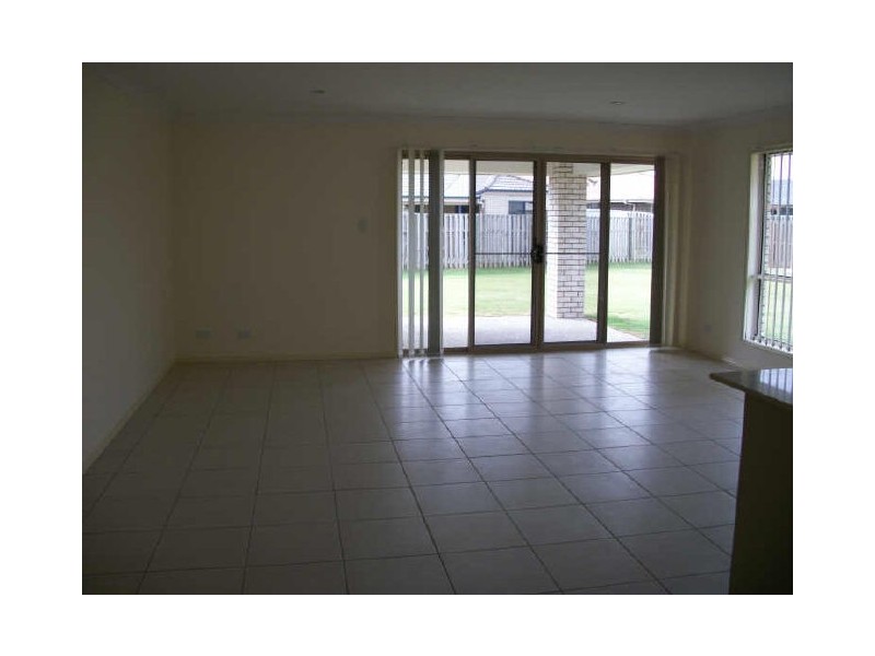 18 Dear Place, Bellmere QLD 4510