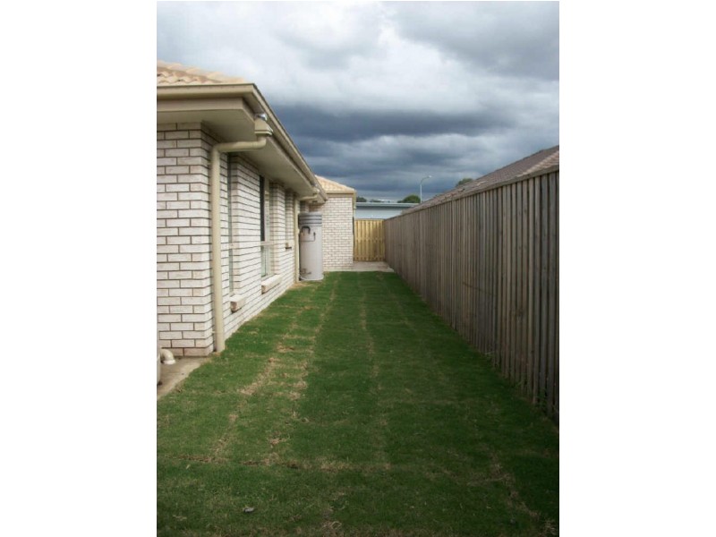 18 Dear Place, Bellmere QLD 4510