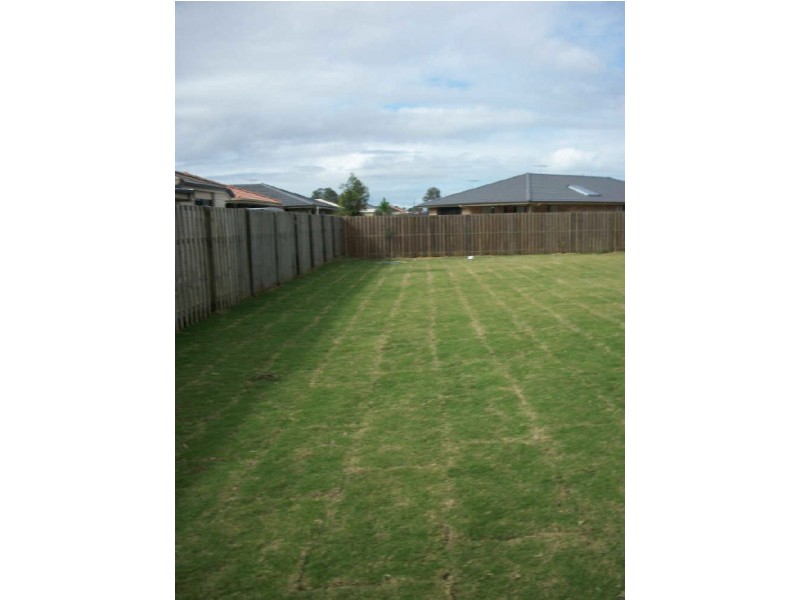 18 Dear Place, Bellmere QLD 4510