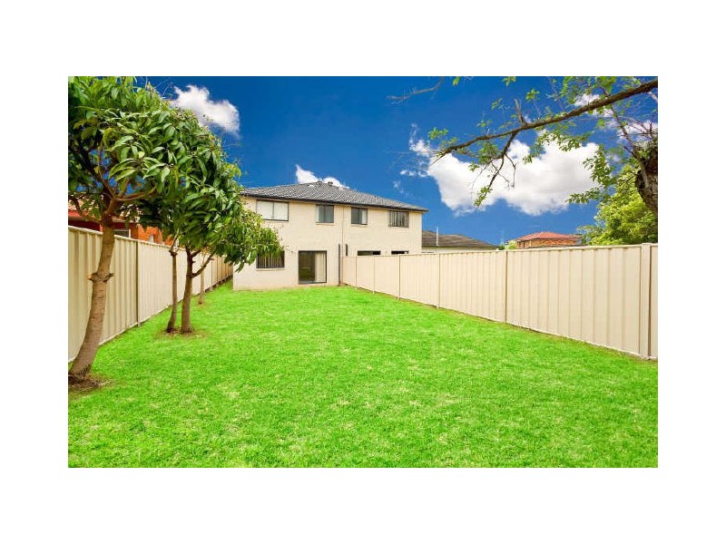 21 Murray St, Greenacre NSW 2190