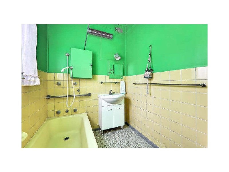 4 Kessell Av, Homebush West NSW 2140