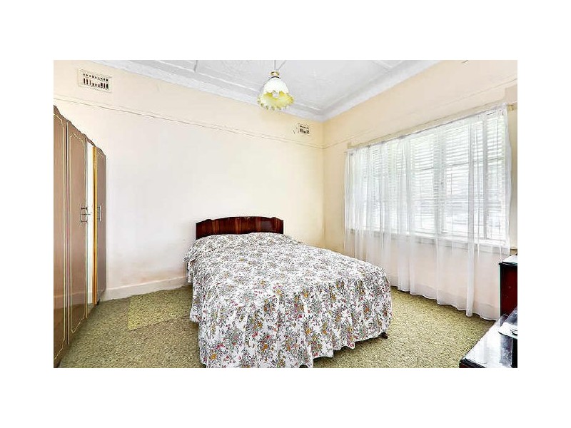 4 Kessell Av, Homebush West NSW 2140