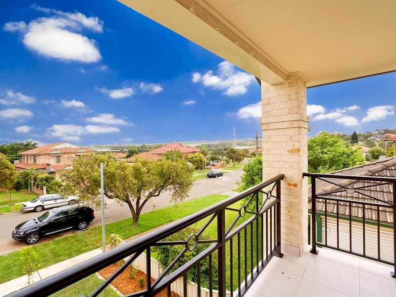 21 Murray St, Greenacre NSW 2190