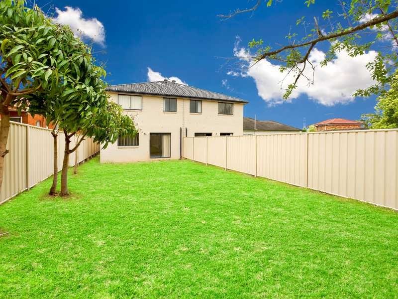 21 Murray St, Greenacre NSW 2190