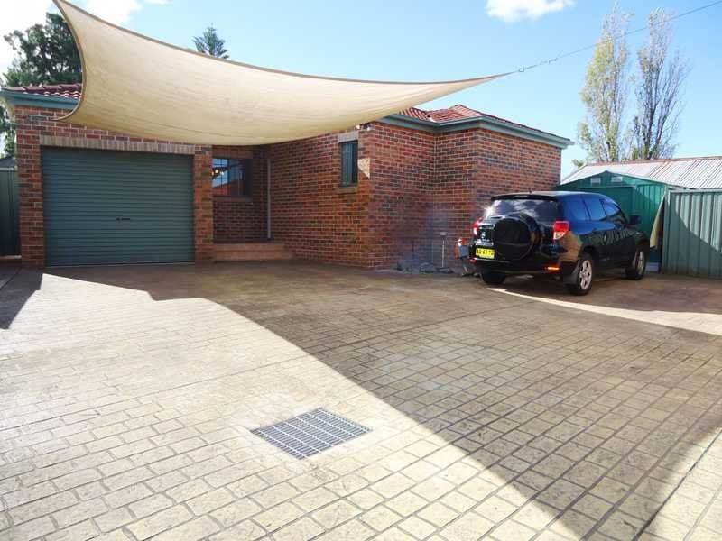16 Lawford St, Greenacre NSW 2190