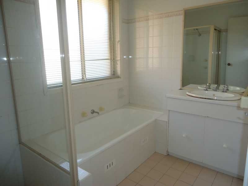 4/21 Ron Scott Circuit, Greenacre NSW 2190