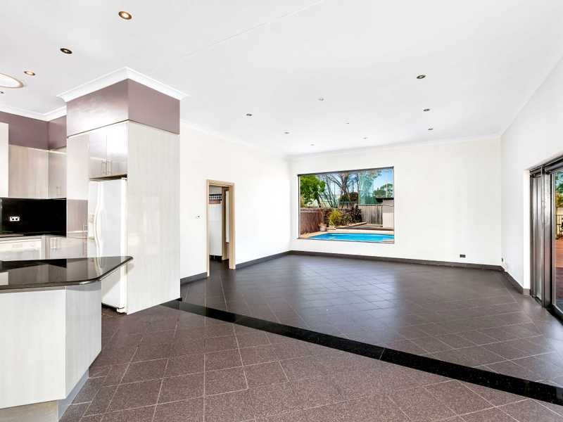 10 Como Road, Greenacre NSW 2190