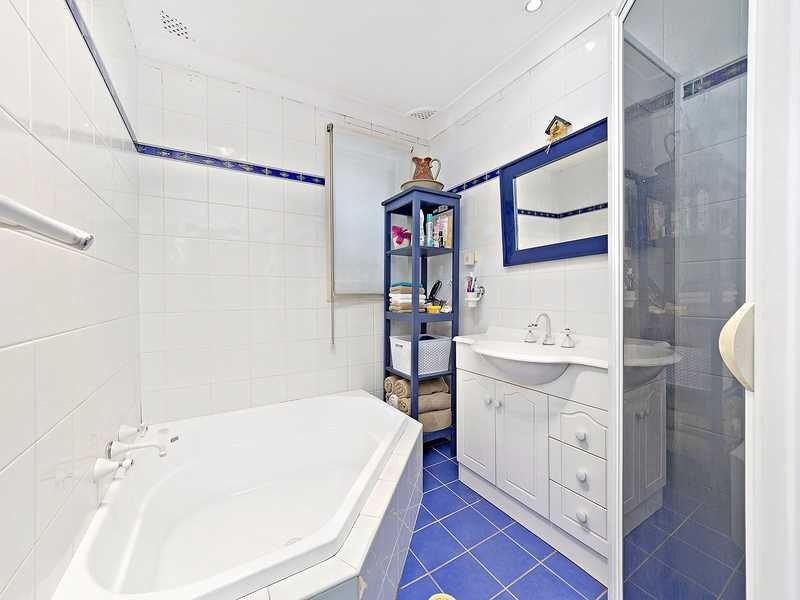 4 Bell Street, Toongabbie NSW 2146