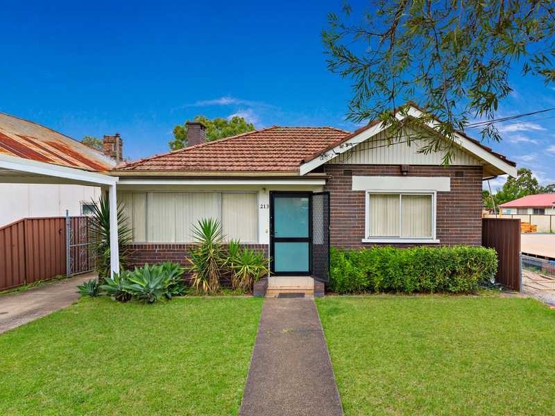 213 Noble Avenue, Greenacre NSW 2190